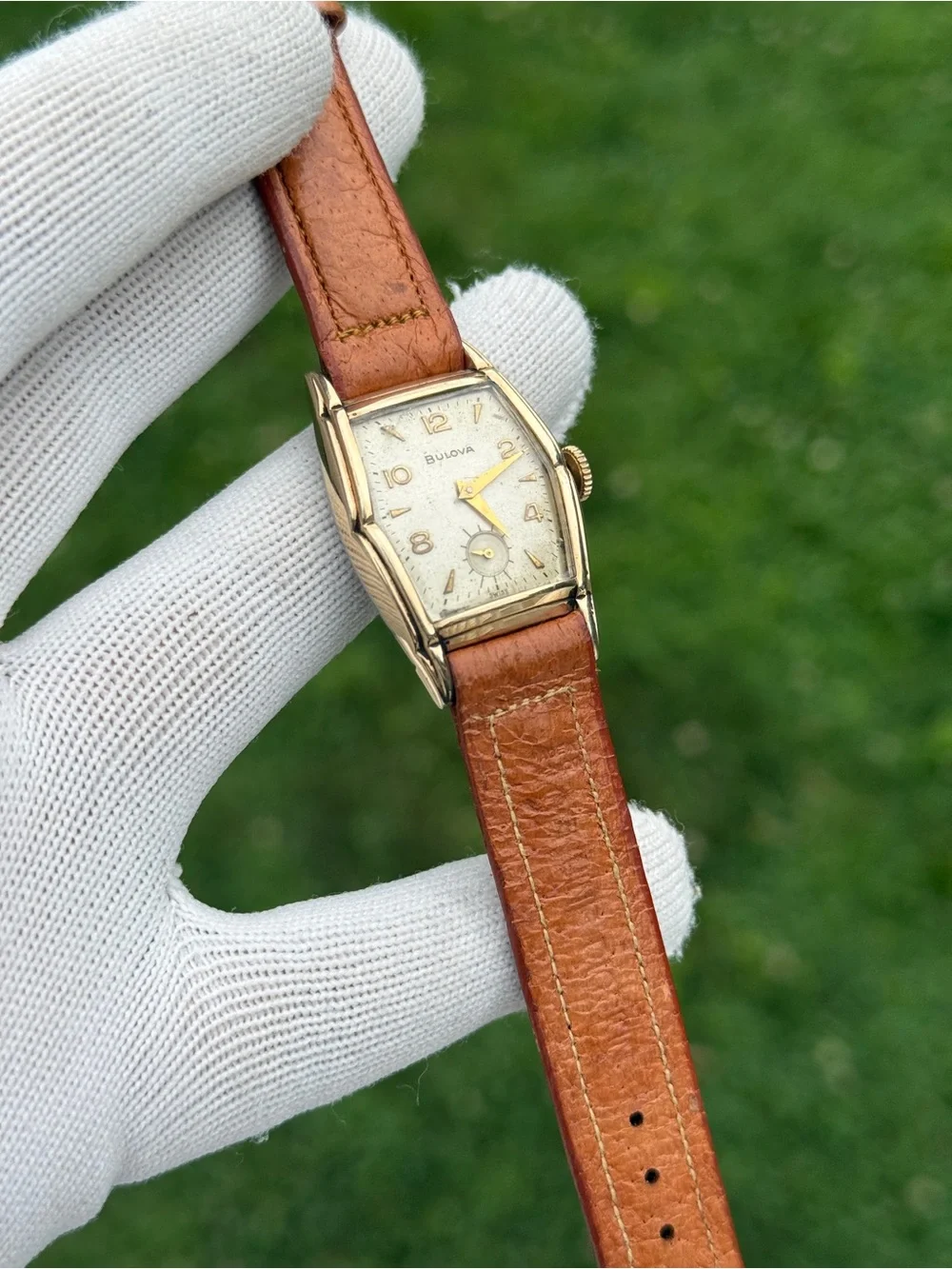 Bulova vintage 1960s winding Gold-Tone Watch with Brown Leather Strap Mens Watch